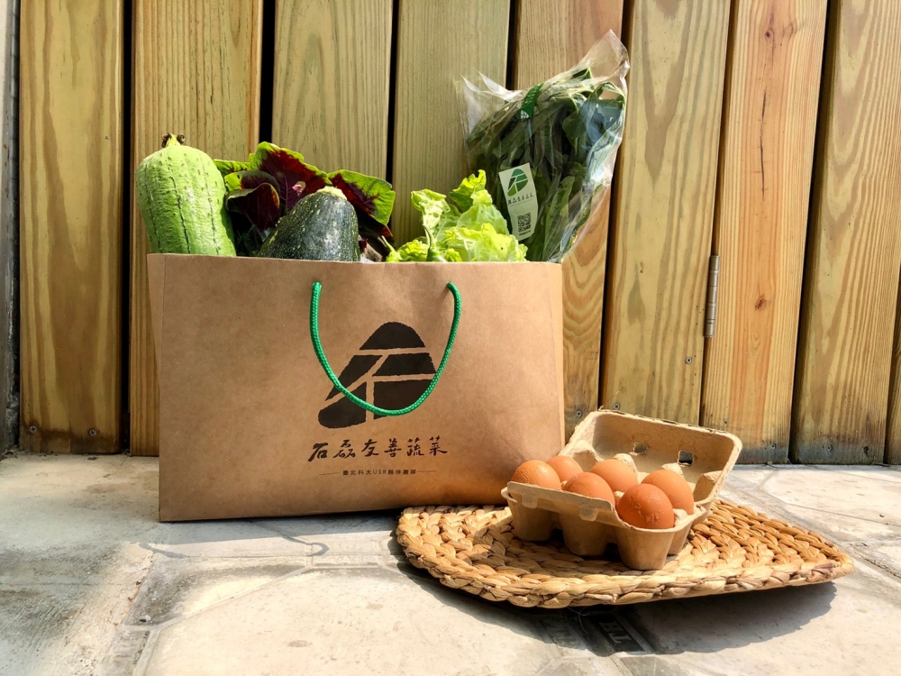 2018年底由北科大與中原商業設計系跨校團隊規劃，正式推出石磊友善蔬菜品牌，推廣極具泰雅特色的友善農法