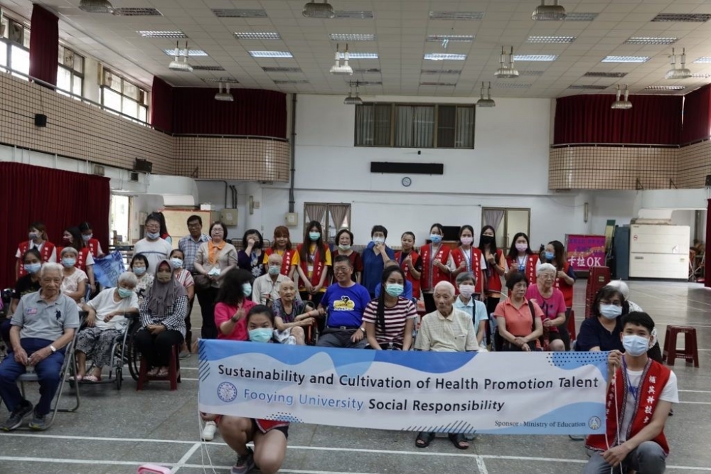 「延緩失智飲食療法工作坊」帶領越南國際生進行君毅正勤社區關懷。