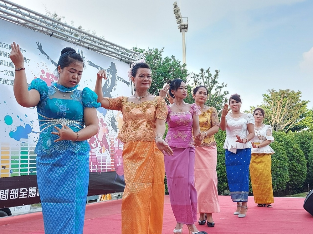今年「多元文化嘉年華」，邀請「嘉柬舞弄舞蹈團」至本校表演柬埔寨舞蹈，充分展現多元文化的自信與特色。