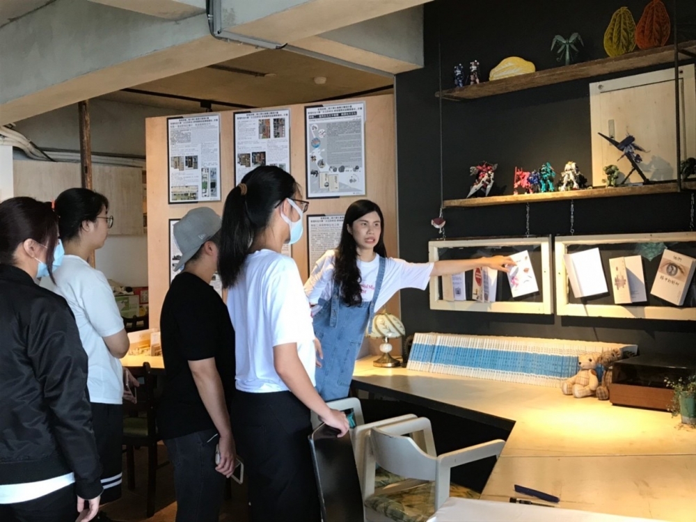 2020年8月29日在野柳一粒沙咖啡館舉辦「女王的呼召計畫」的「在地創作成果展暨交流分享會」，由計畫TA協助導覽。