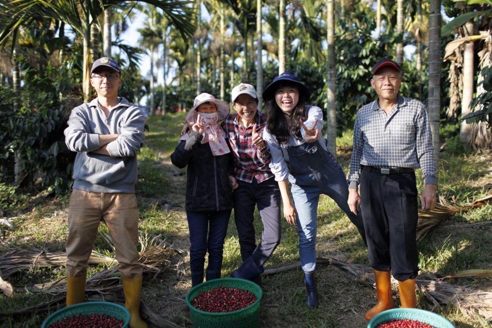 花音咖啡的存在是因為有家人的支持幫忙，家人是高郁淳返鄉務農的最大收穫。