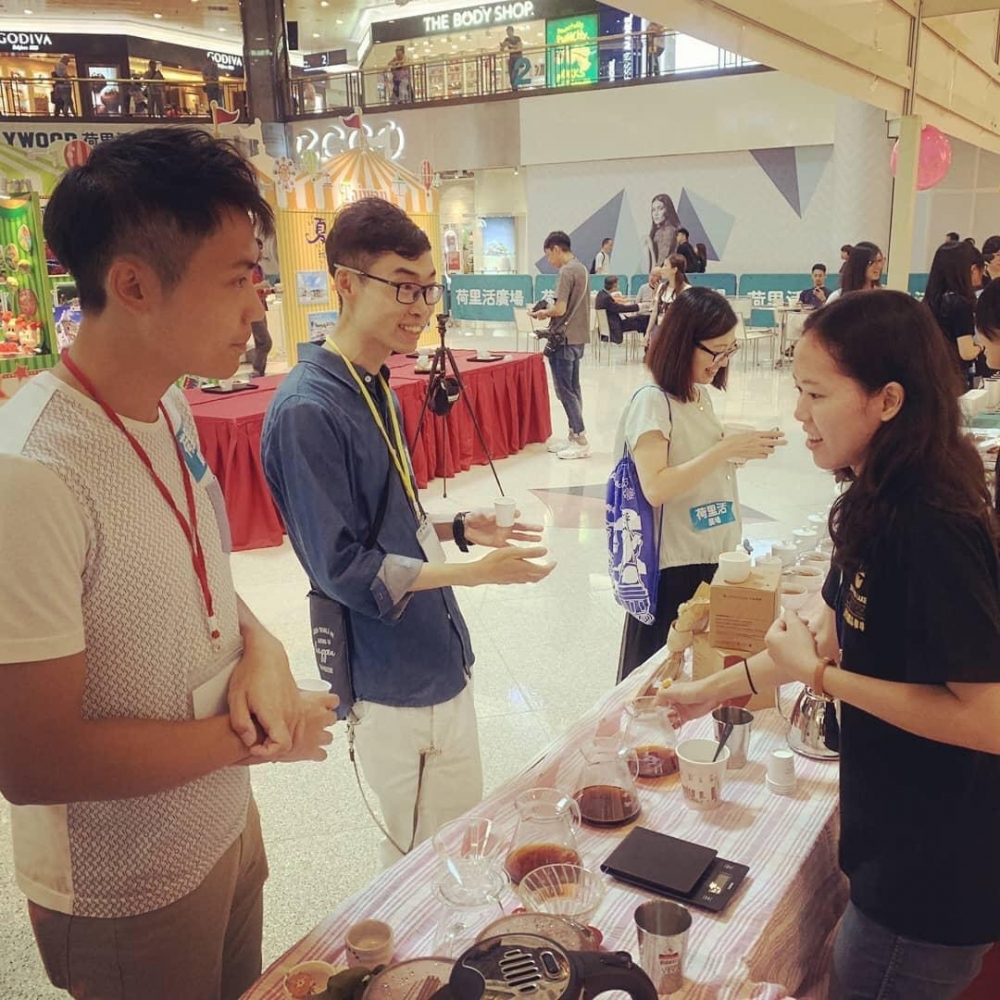 日月潭精品咖啡飄香香港！高郁淳與鄉公所赴香港推廣魚池鄉農特產品，讓國際認識日月潭精品咖啡。