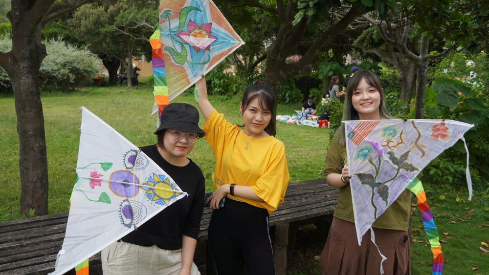 馬來西亞學生,由左至右為黃嘉寧、李彤、胡敏嫻