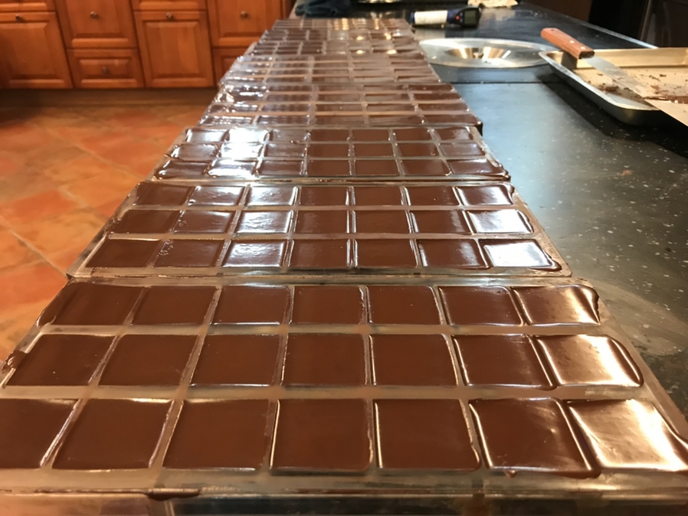 本校餐旅系師生共同研發之巧克力產品