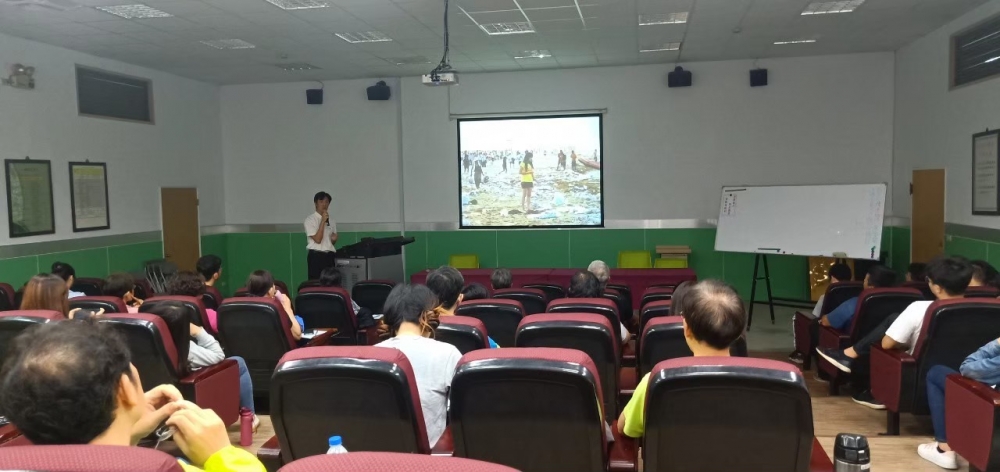 舉辦環境教育講座，邀請台南市環保局一般廢棄物管理科邱瑞基科長至本校宣導並教育學生循環經濟之重要性