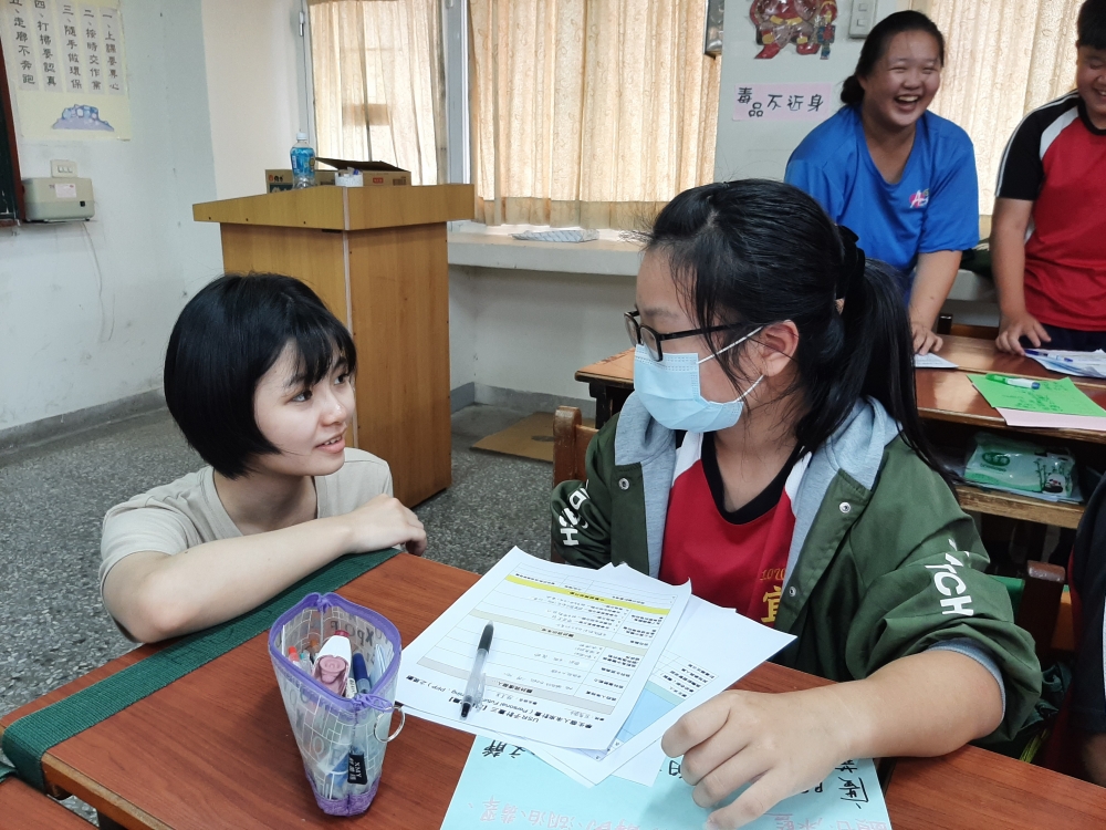 宜梧國中營隊-師資生對學生進行職群輔導